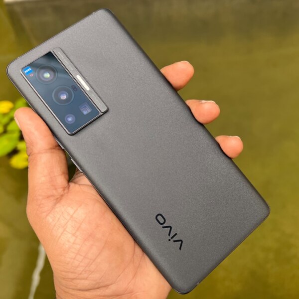 Vivo V70 Price in Pakistan 2025, Reasons to Buy or Skip